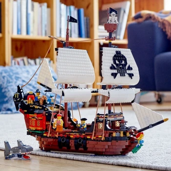 LEGO® 31109 CREATOR Pirátská loď