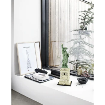 LEGO® 21042 ARCHITECTURE Socha Svobody