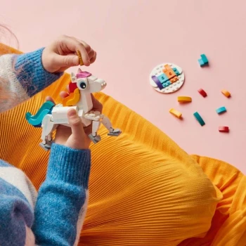 LEGO® 31140 CREATOR Kouzelný jednorožec