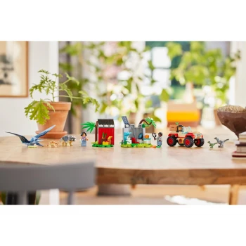 LEGO® 76963 JURASSIC WORLD Záchranářské středisko pro dinosauří mláďata