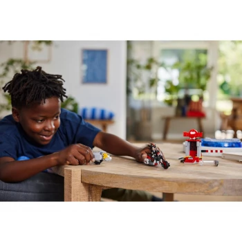 LEGO® 76995 Sonic the Hedgehog™ Shadow the Hedgehog a jeho útěk