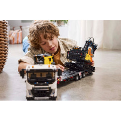 LEGO® 42175 TECHNIC Nákladní auto Volvo FMX a elektrický bagr Volvo EC230