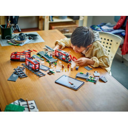 LEGO® 60423 CITY Tramvaj a zastávka v centru města