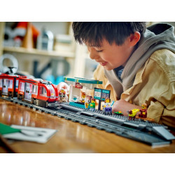 LEGO® 60423 CITY Tramvaj a zastávka v centru města