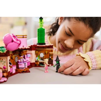 LEGO® 75683 WICKED Studentská kolej Glindy a Elphaby