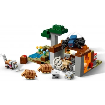 LEGO® 21269 MINECRAFT® Výprava do dolu a pásovec
