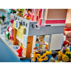 LEGO® 42670 FRIENDS Apartmány a obchody v městečku Heartlake