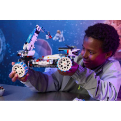 LEGO® 42211 TECHNIC Lunární rover Lunar Outpost