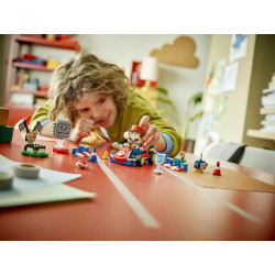 LEGO® 72043 SUPER MARIO  Mario Kart™ – Interaktivní LEGO® Mario™ a Standard Kart