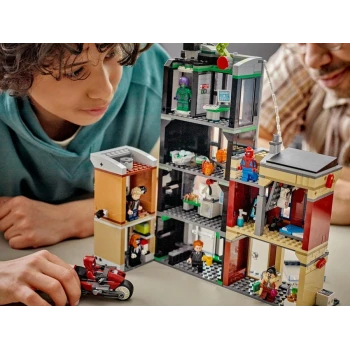 LEGO® 76324 MARVEL Spider-Man vs. Oscorp