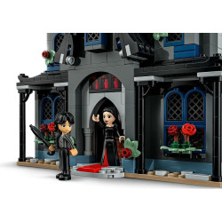 LEGO® 76786 WEDNESDAY Morticia a její chata