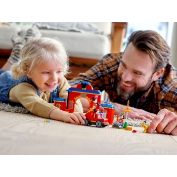 LEGO® 10776 DISNEY™ Hasičská stanice a auto Mickeyho a přátel